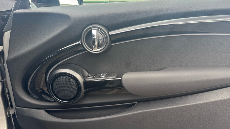 MINI Hatchback 1.5 Cooper Classic 3dr Auto Petrol Hatchback